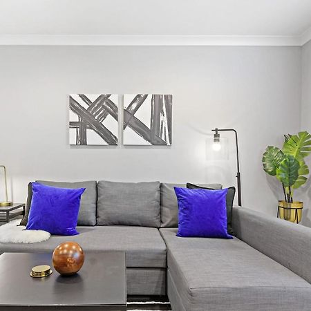 Sophisticated Studio Apartment With Modern Kitchen - Oakdale Od2 Rep Чикаго Екстер'єр фото